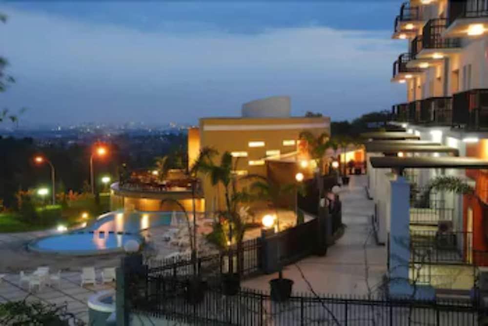 Marbella Suites Bandung Cimenyan Экстерьер фото