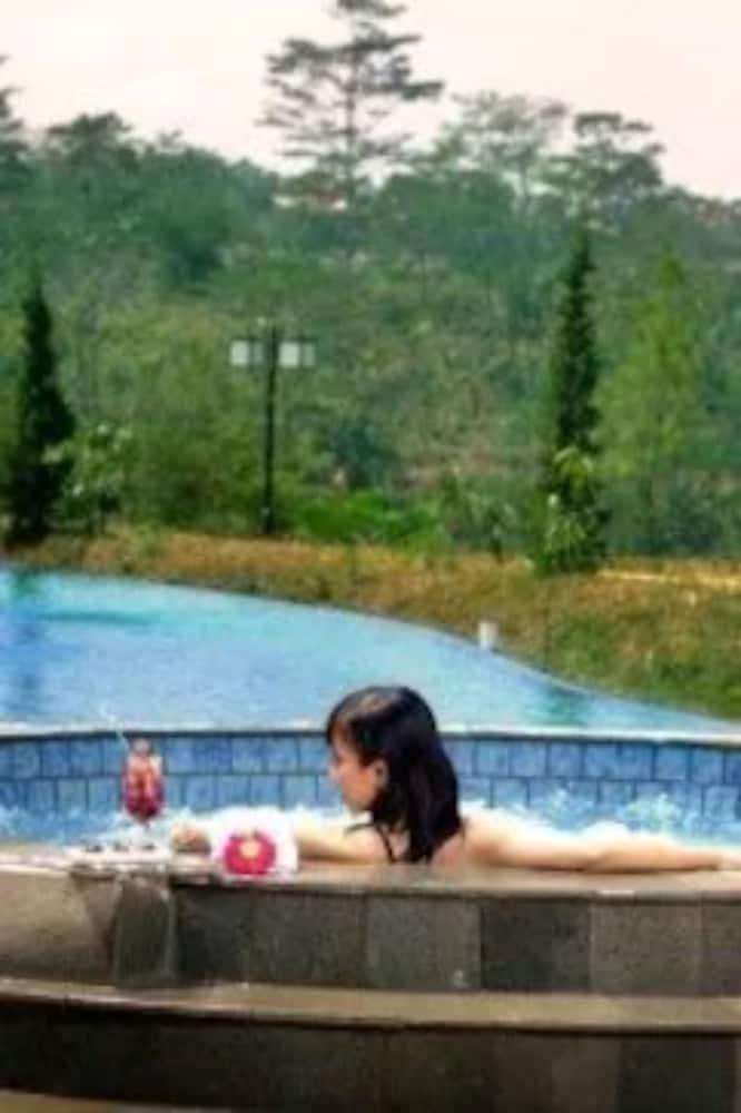 Marbella Suites Bandung Cimenyan Экстерьер фото